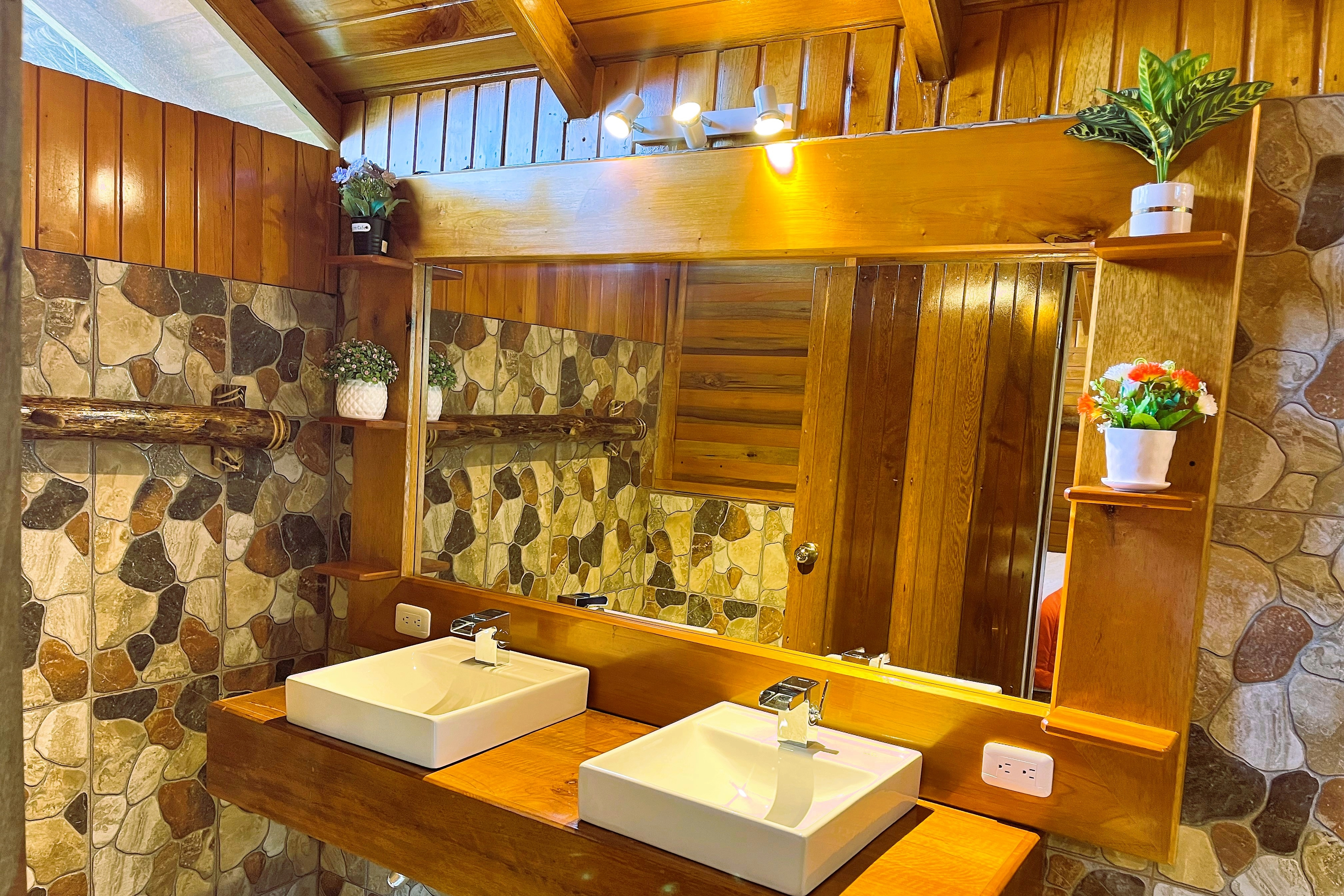 DELUXE BUNGALOW WITH JACUZZI - ROMANTIC JUNGLE RETREAT DELUXE BUNGALOW WITH JACUZZI - ROMANTIC JUNGLE RETREAT