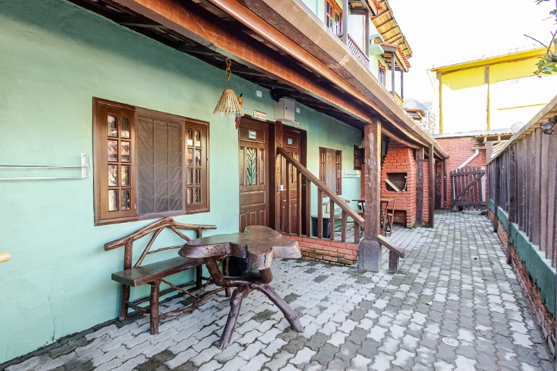 Quarto do mezanino com cama de casal
