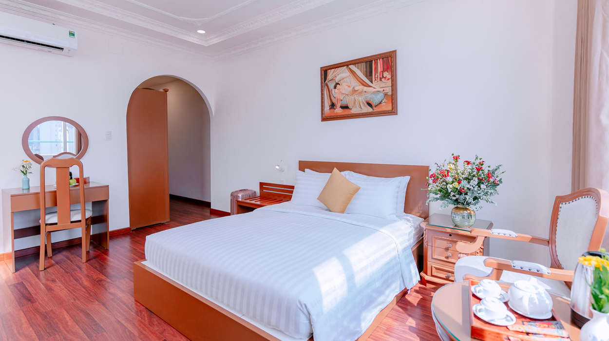 DAHLIALAND SAIGON HOTEL - Banner