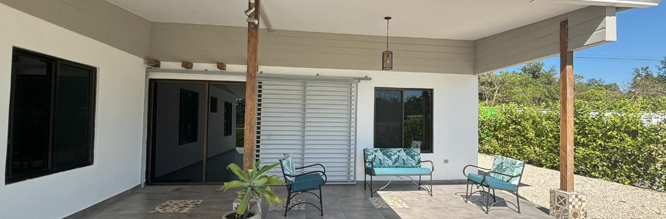 Amazilia Guesthouse - Banner