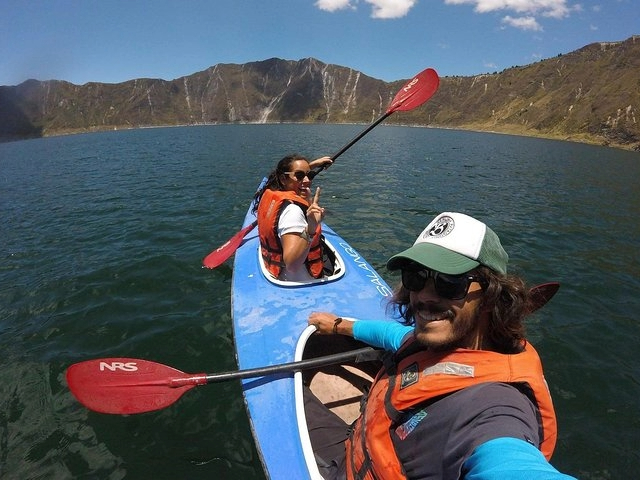 This journey includes hikes through lush jungle, visits to stunning waterfalls, encounters with local communities, and a stop at a wildlife rescue center. In addition to connecting with nature, you’ll enjoy delicious local cuisine and the fascinating Amazon ecosystem.