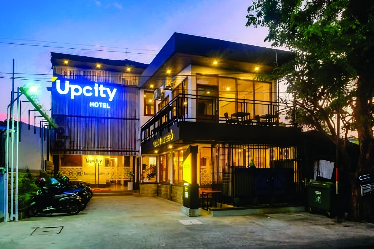 UPCITY HOTEL By Sajiwa - Banner